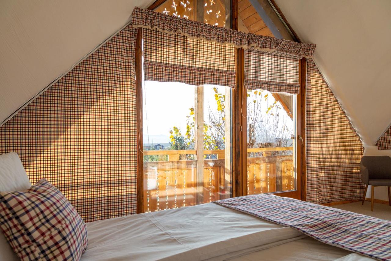 Casele Cu Stuf B&B Haus Ulrike Salicea ภายนอก รูปภาพ